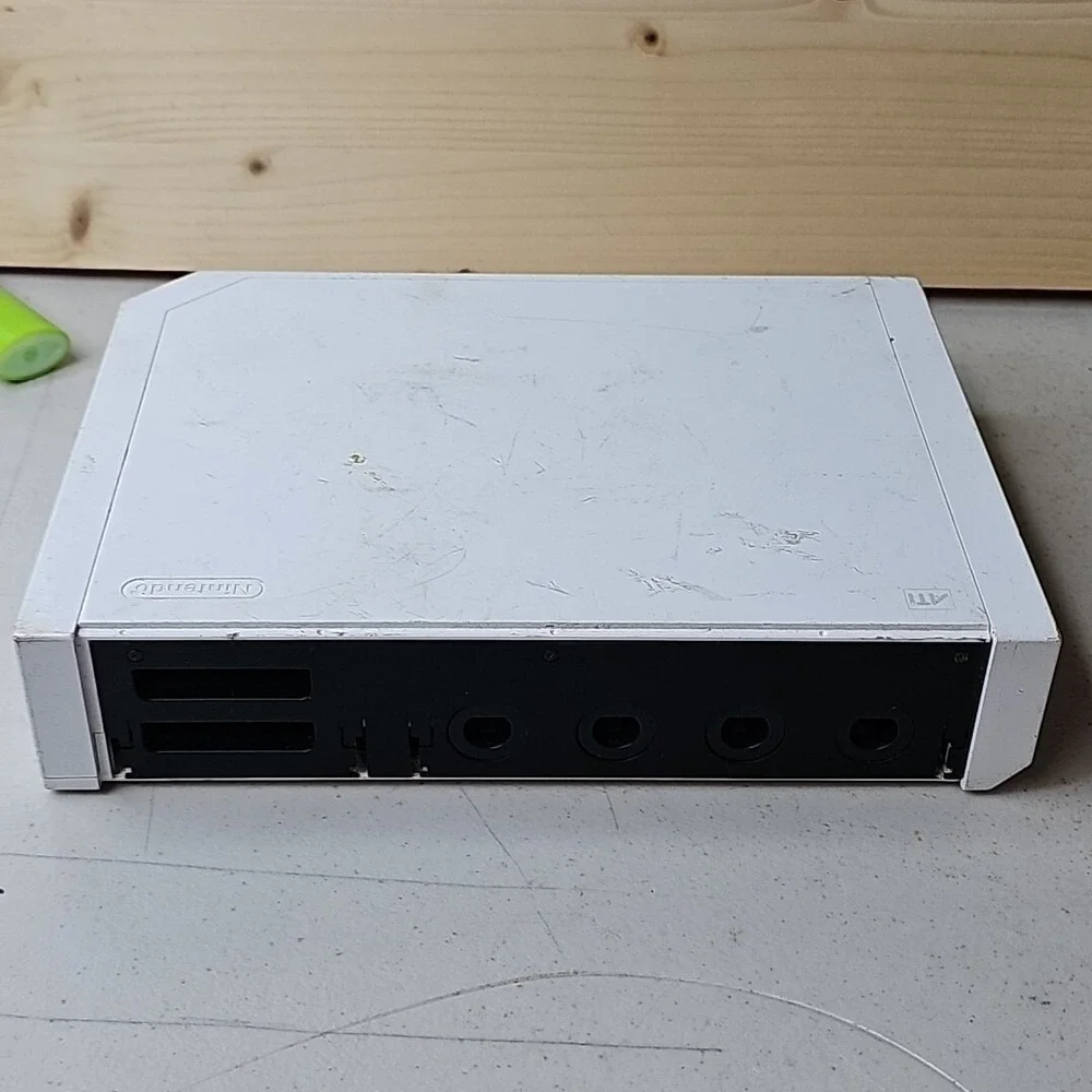 Nintendo Wii Console White 2006 RVL-001 For Parts
